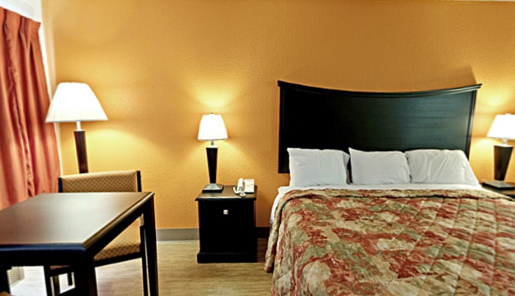 Econo Lodge Метрополіс Номер фото