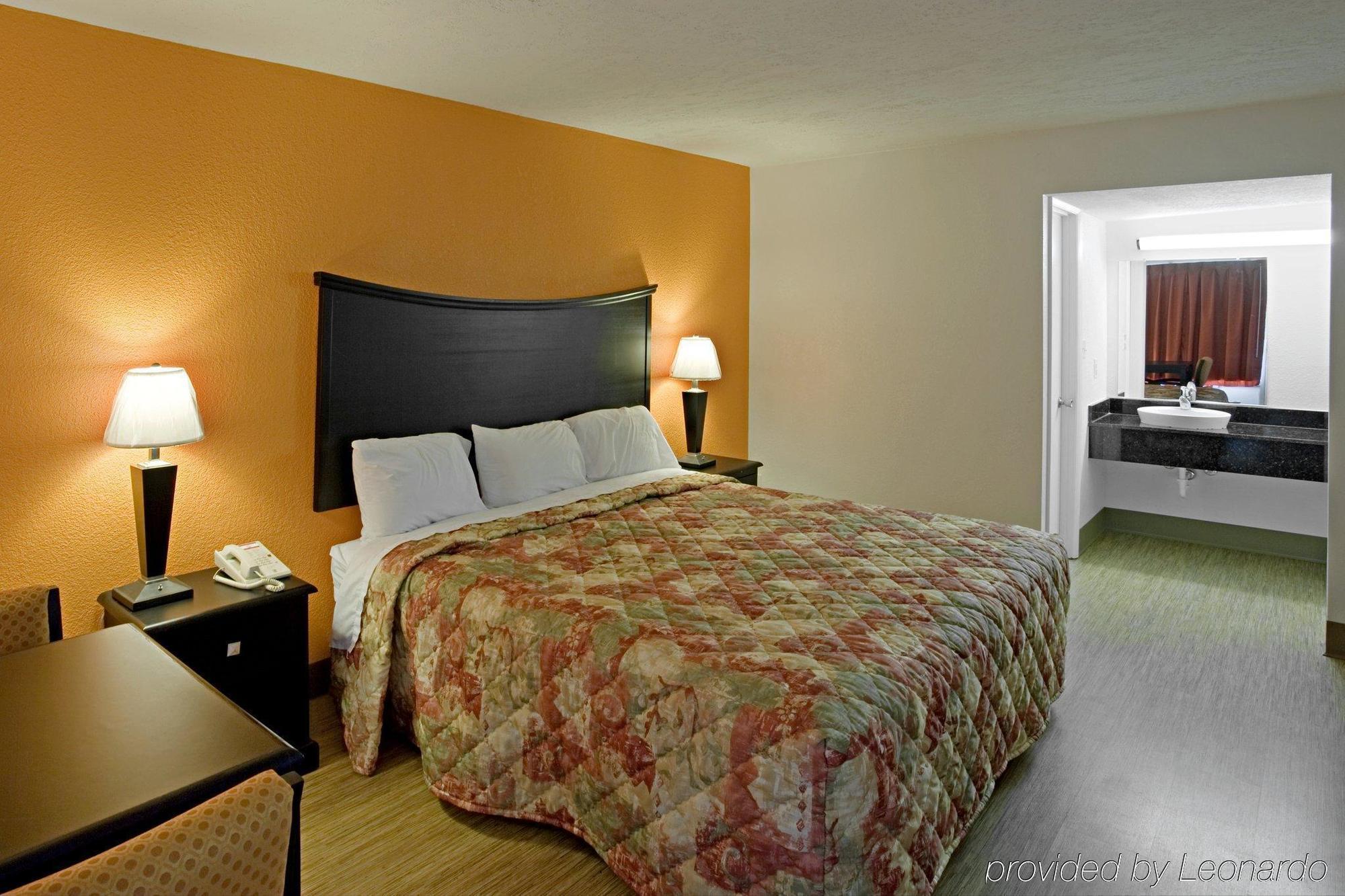 Econo Lodge Метрополіс Номер фото