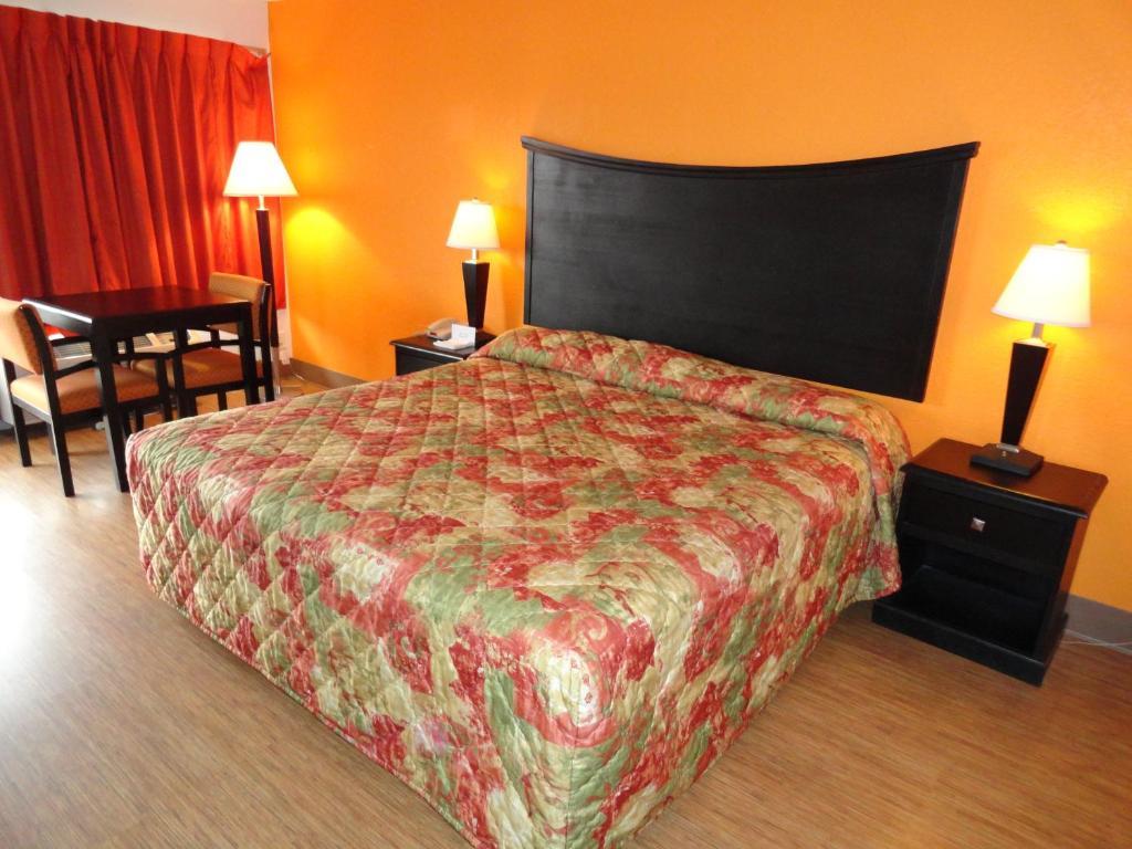 Econo Lodge Метрополіс Номер фото