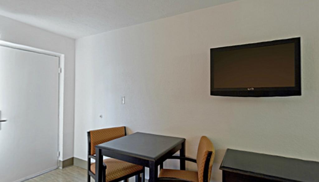 Econo Lodge Метрополіс Екстер'єр фото